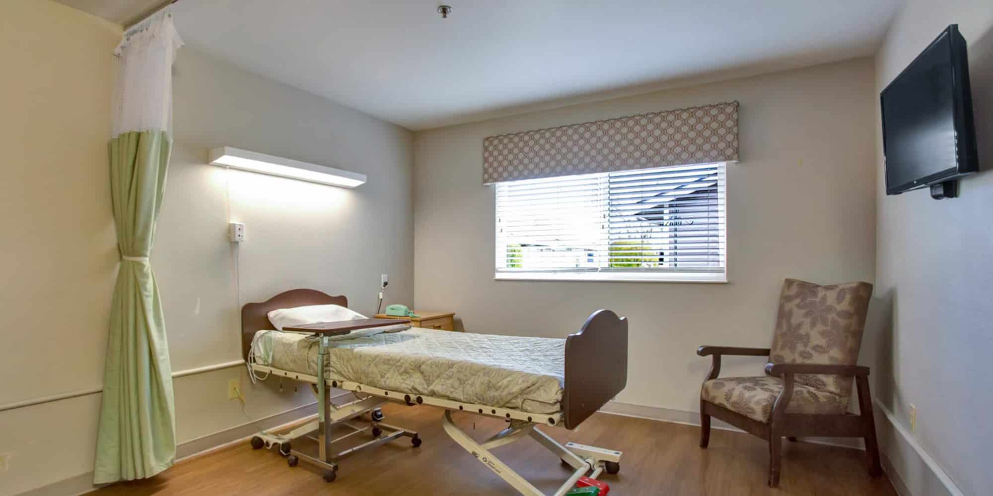 Patient's room South Creek Post Acute